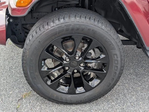 Used 2021 Snazzberry Pearlcoat Jeep Overland image 12