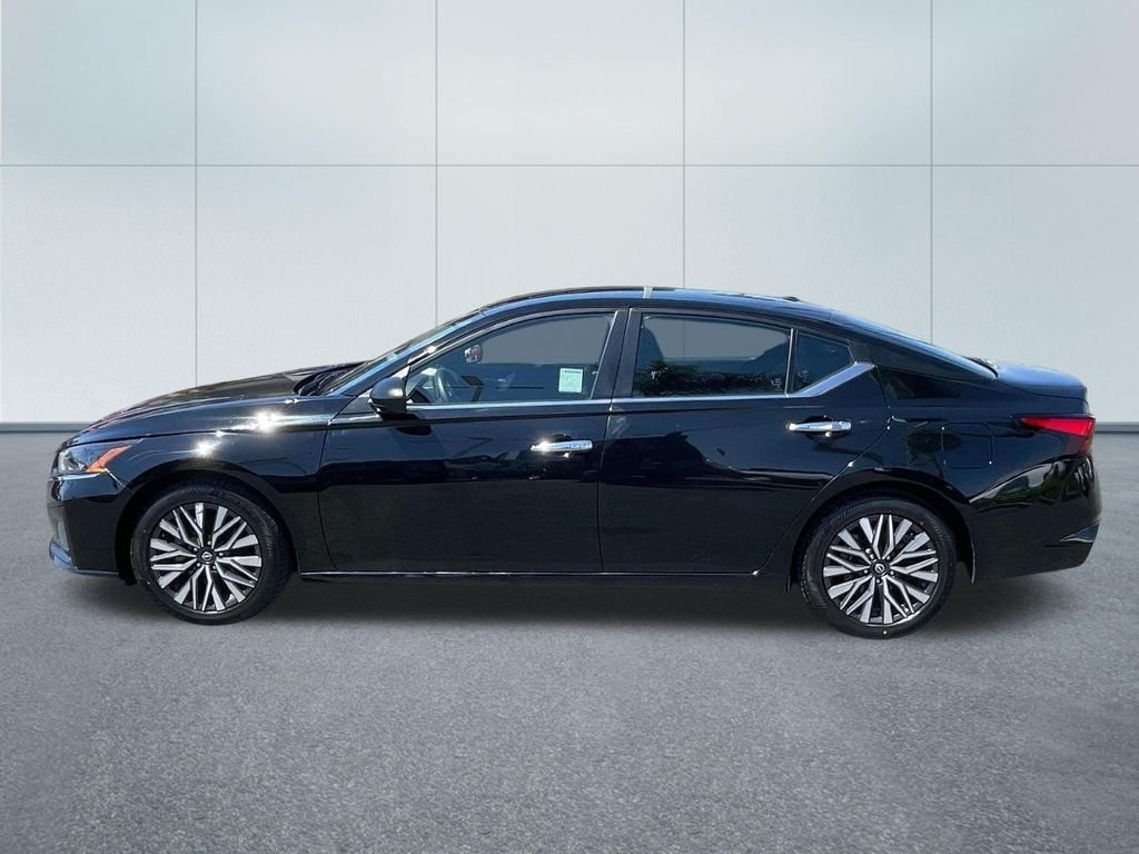 2024 Nissan Altima SV - Photo 3