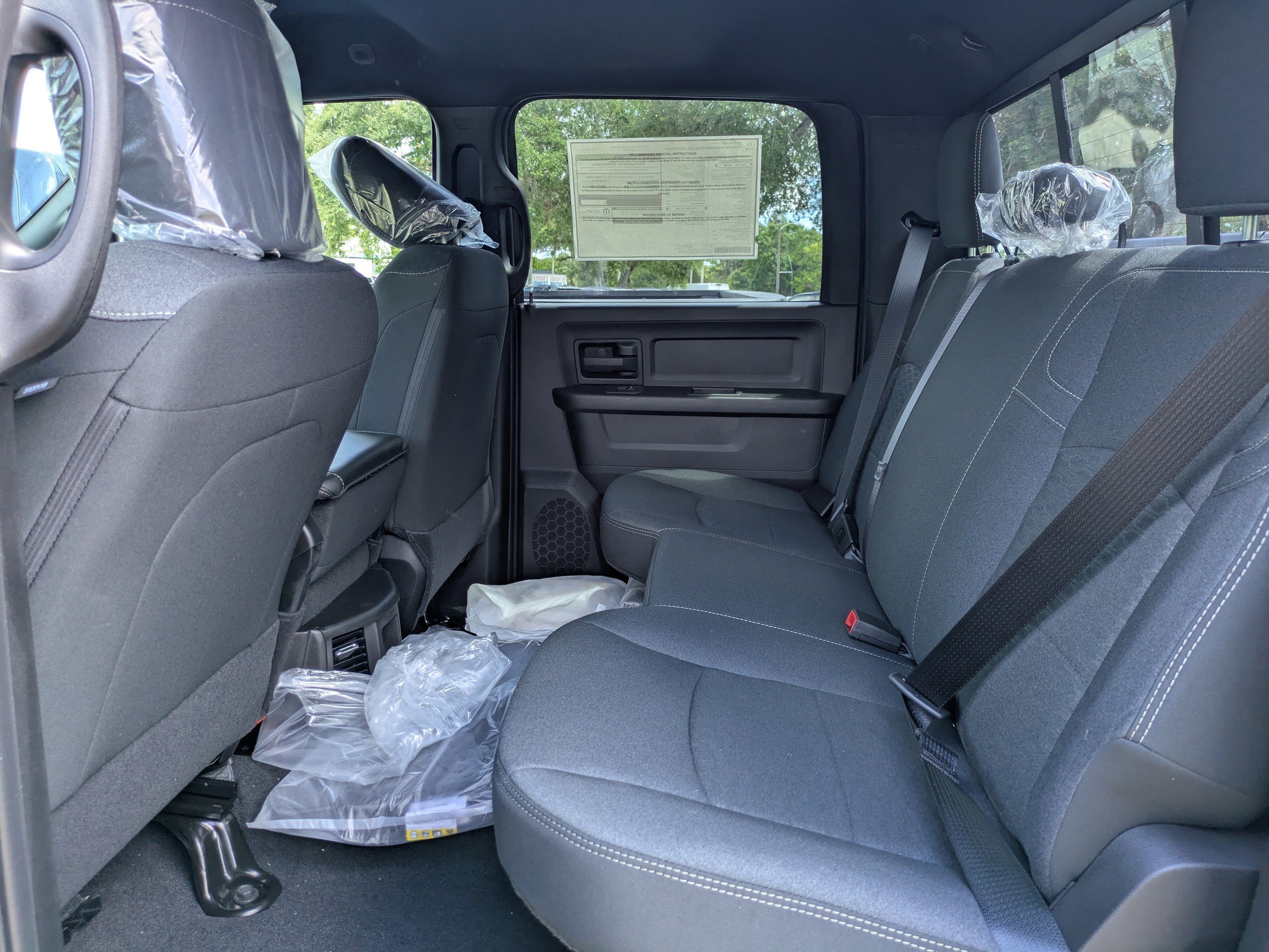 New 2026 Diamond Black Crystal Pearl-Coat Exterior Paint RAM Tradesman image 11