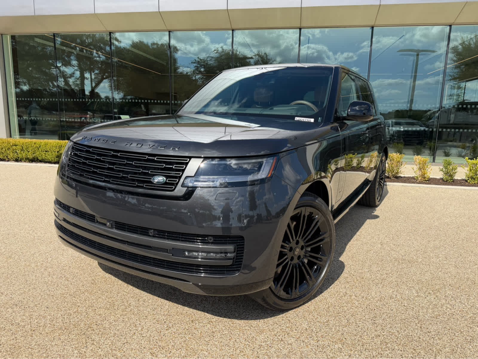 New 2027 Carpathian Grey LAND ROVER SE image 1