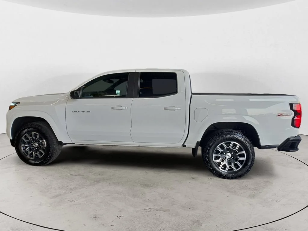 Used 2023 SUMMIT WHITE Chevrolet 4WD Z71 image 8