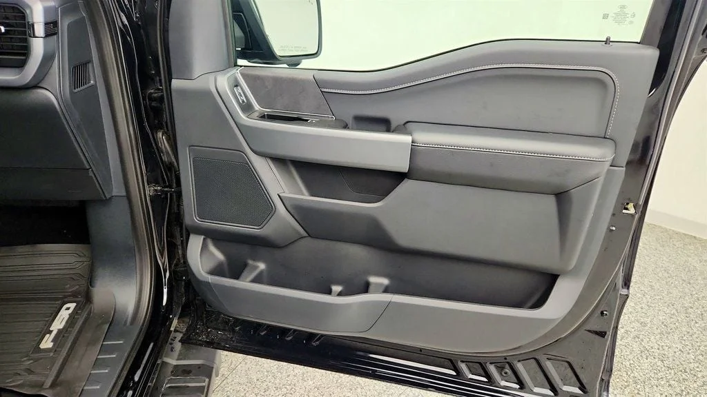 Used 2025 Agate Black Metallic Ford XLT 4WD SuperCrew 5.5