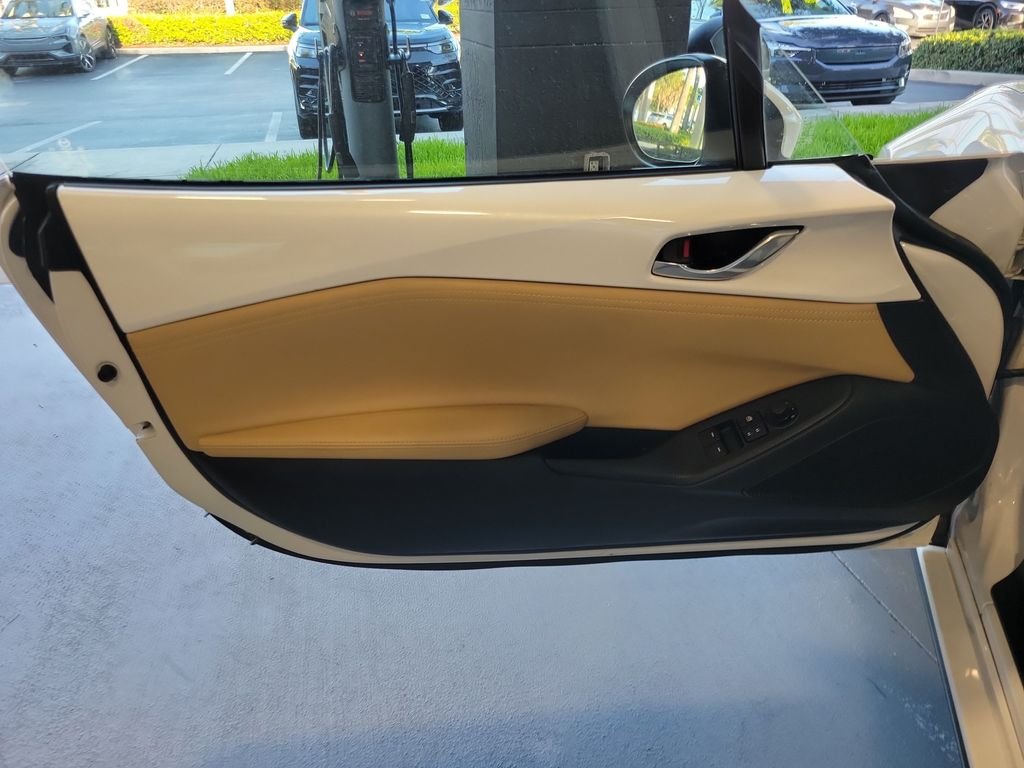 Used 2025 White Mazda Grand Touring image 7