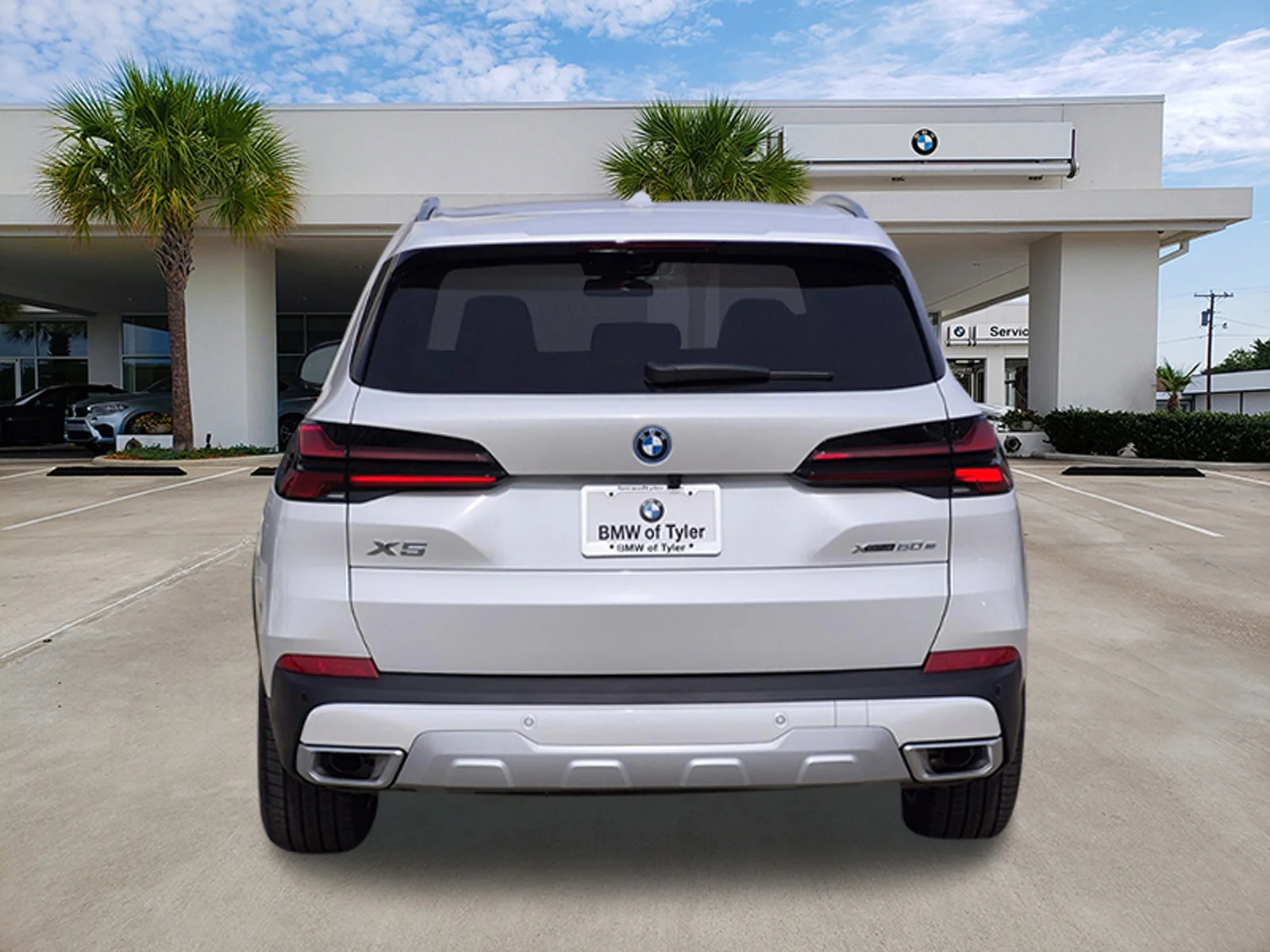 New 2026 Mineral White Metallic BMW xDrive50e image 5