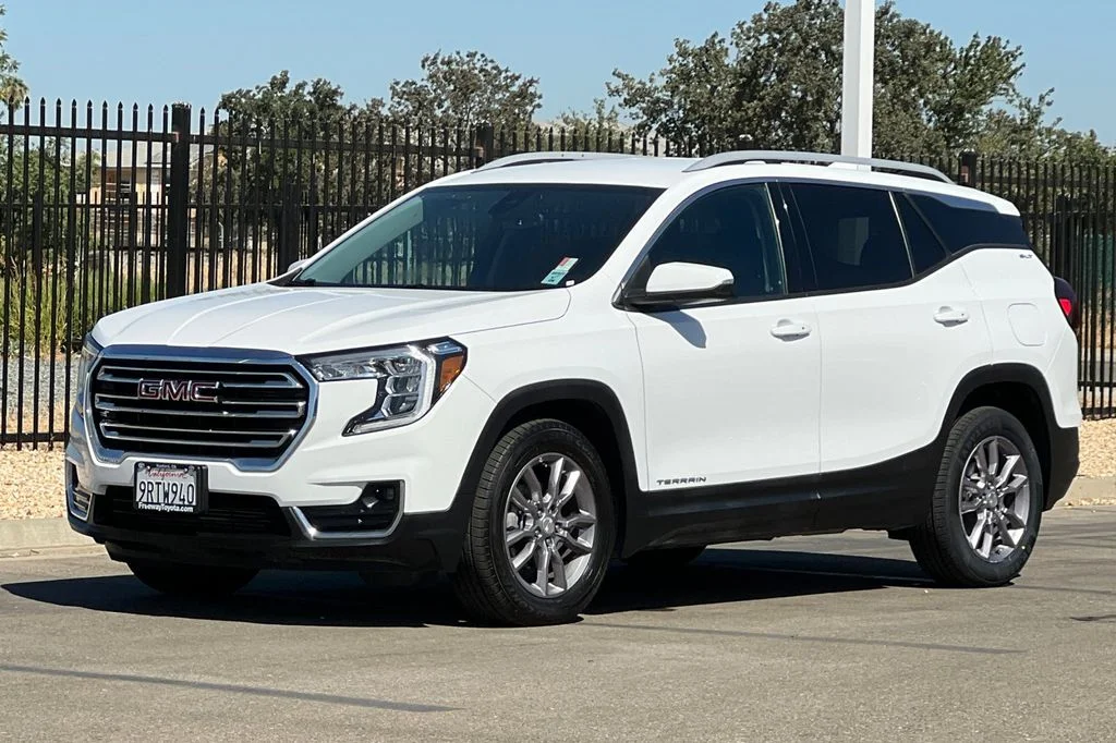 Used 2023 White GMC SLT image 10