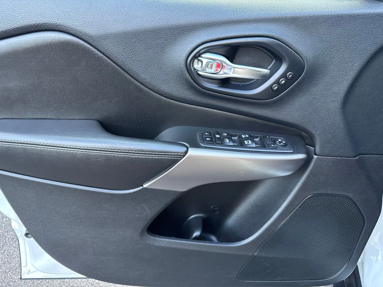 Used 2019 Bright White Clearcoat Jeep Limited image 41