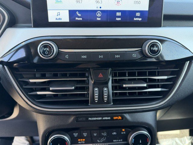 Used 2022 Black Metallic Ford SEL image 18