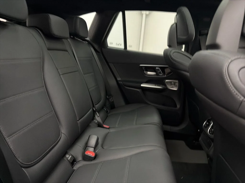 Used 2026 White Mercedes-Benz GLC 300 image 26