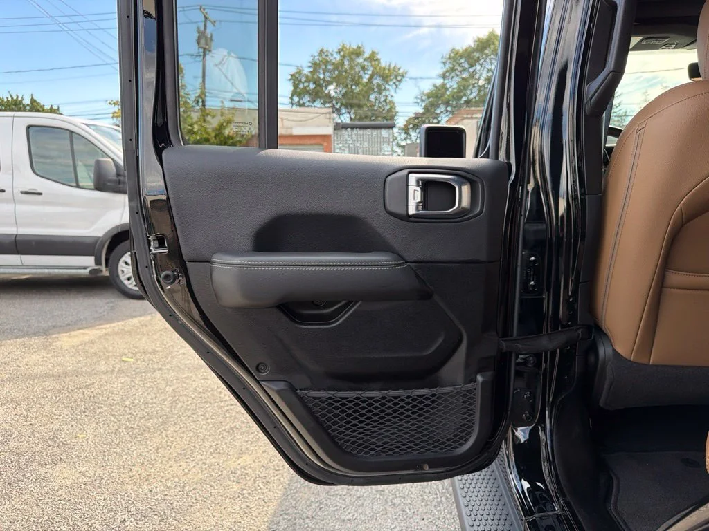 Used 2022 Black Jeep Unlimited Sahara image 26
