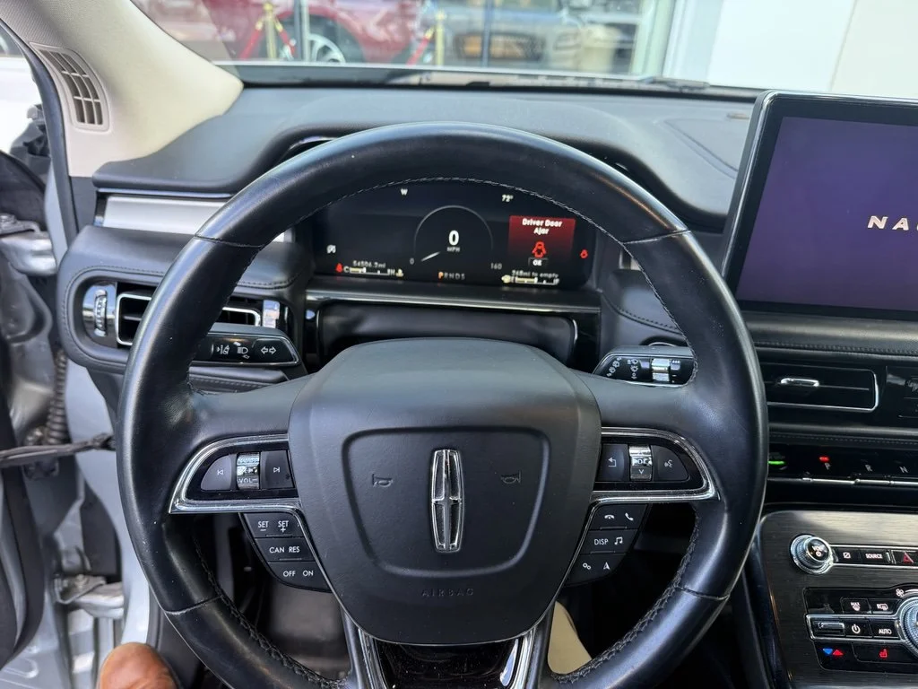 Used 2021 Silver Radiance Lincoln Standard image 8