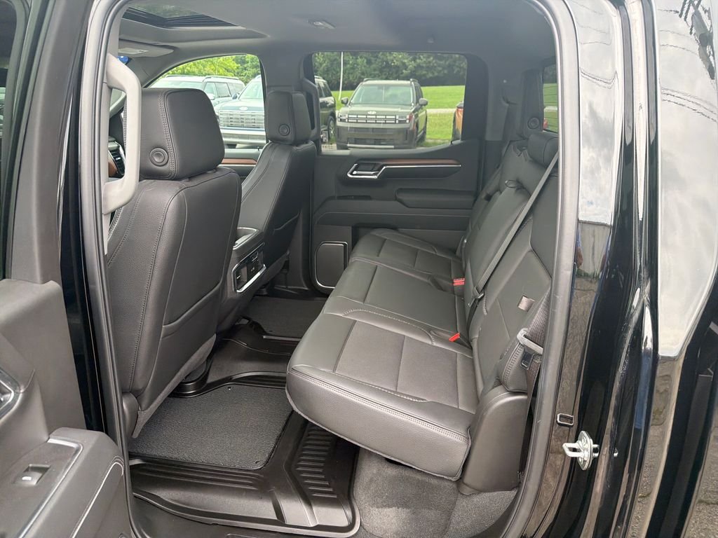 Used 2025 Black GMC Denali image 14
