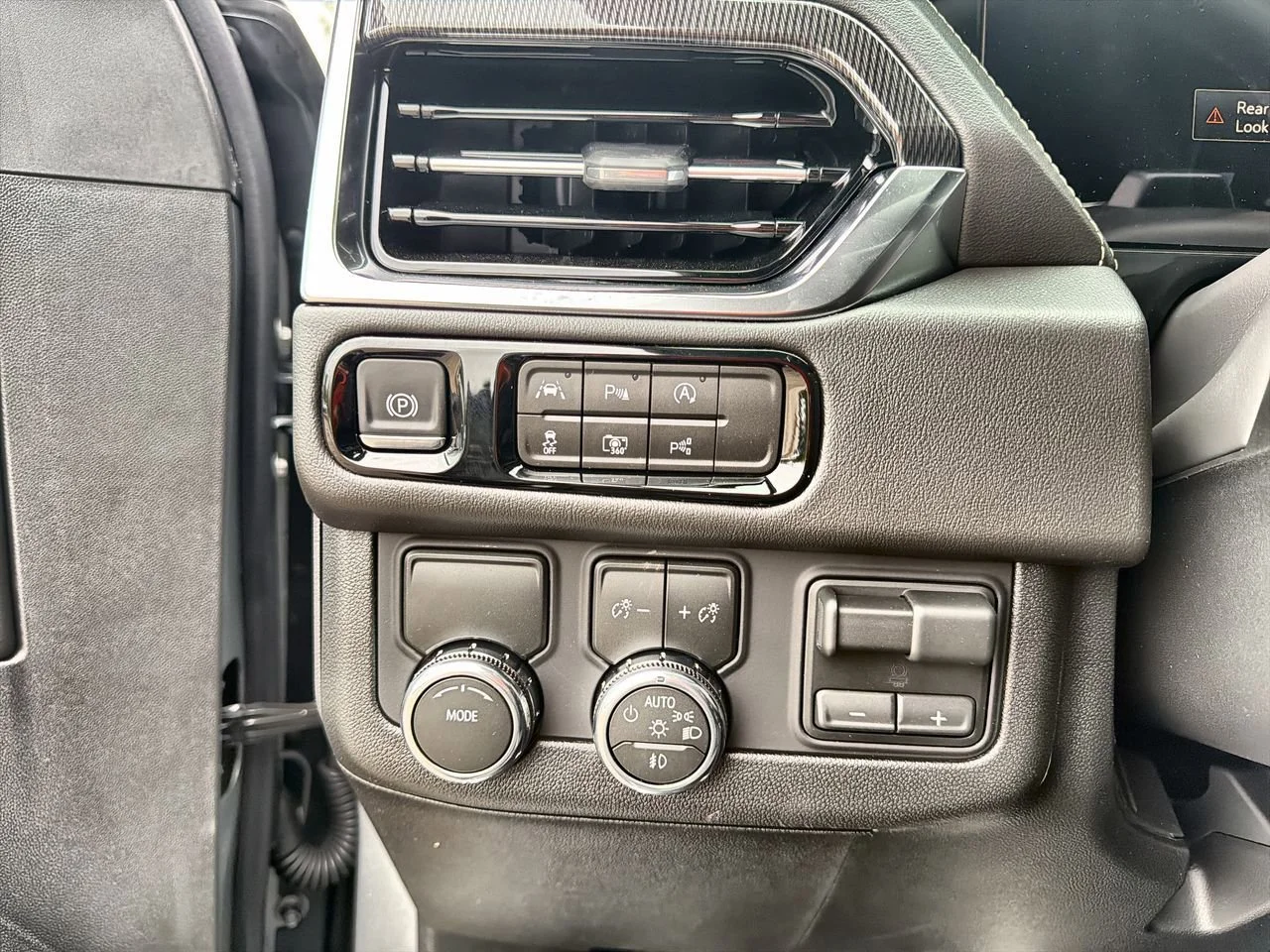 New 2026 Sterling Metallic GMC Elevation image 15