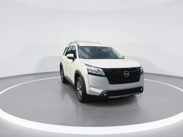 Used 2023 White Nissan SL image 3