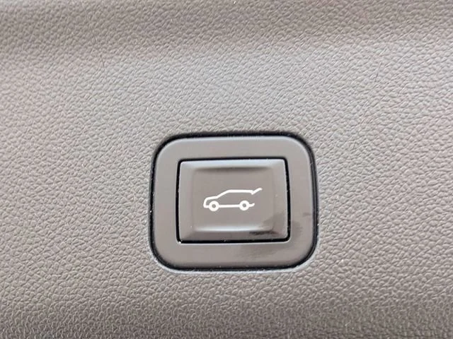 Used 2024 Summit White Chevrolet Z71 image 13