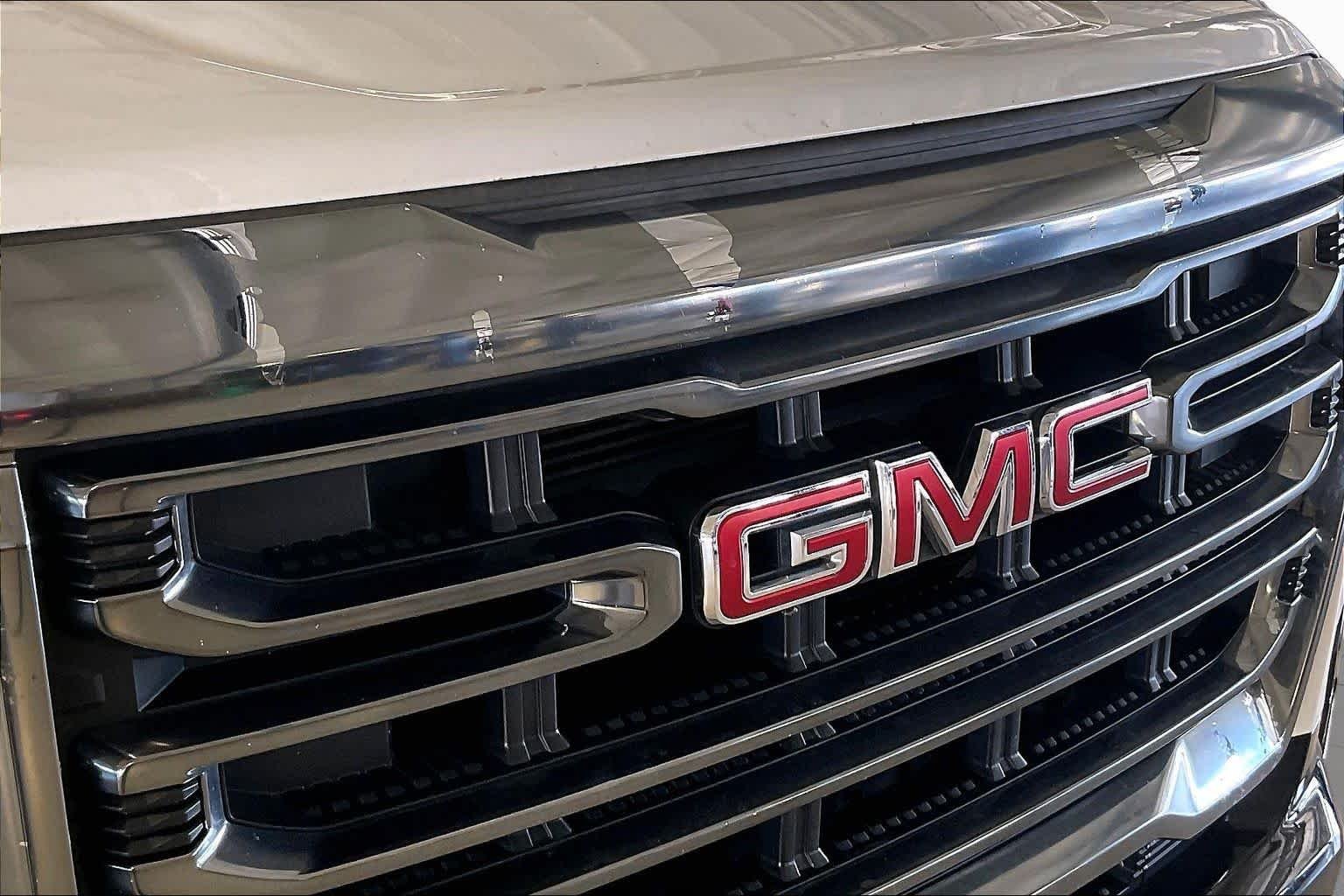 Used 2021 Summit White GMC 4WD AT4 w/Leather image 29