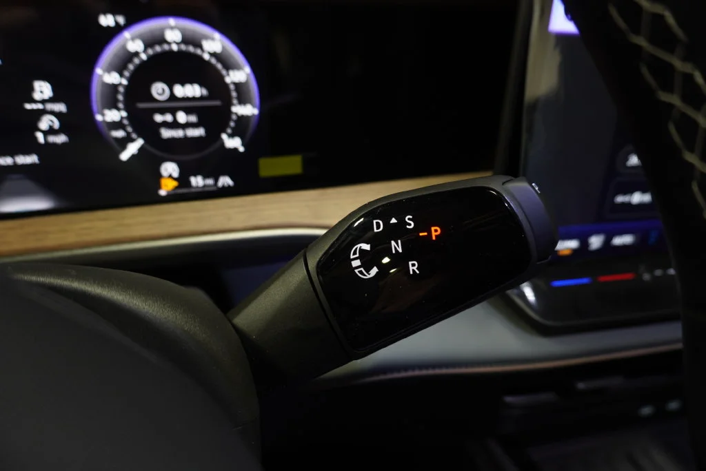 New 2027 Deep Black Volkswagen SE w/Technology image 22