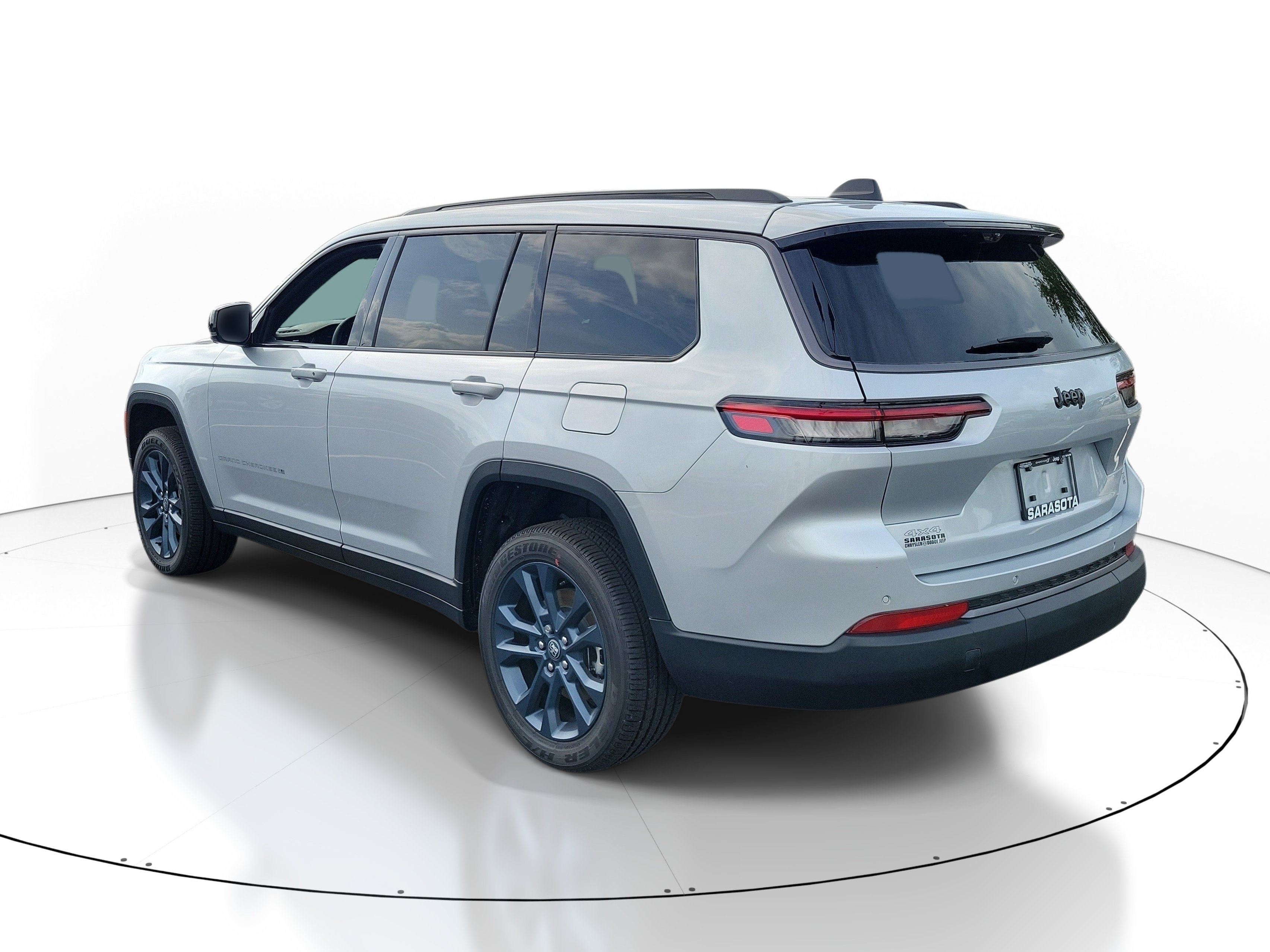 New 2026 Silver Zynith Exterior Paint Jeep 85th Anniversary Edition image 4