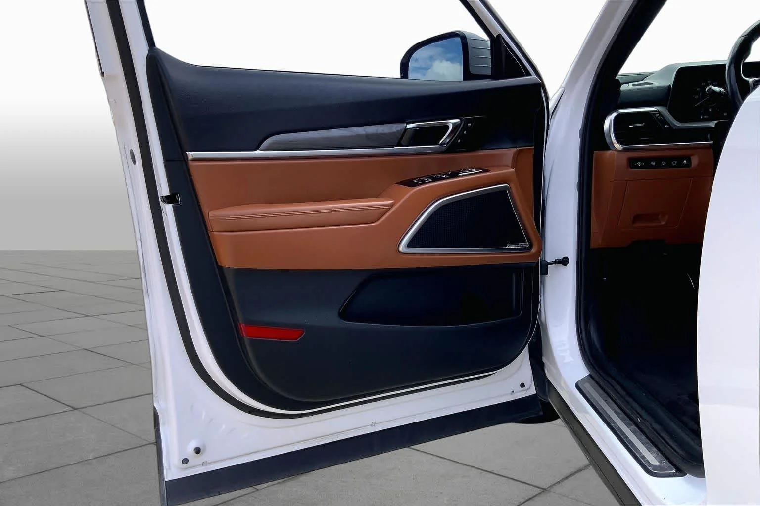 Used 2024 Glacial White Pearl Kia SX X-Pro image 22