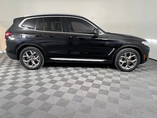 Used 2022 Black BMW sDrive30i image 8