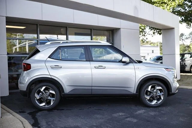 New 2026 Shimmering Silver Hyundai SEL image 3