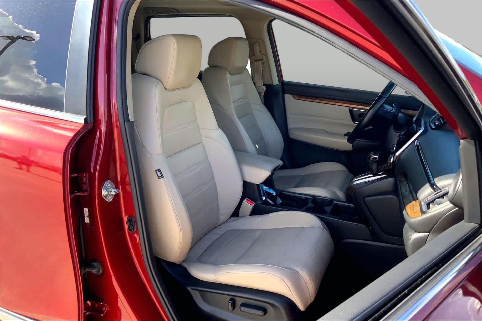 Used 2018 Basque Red Pearl II Honda Touring image 9