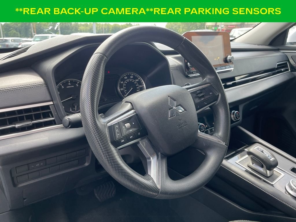 Used 2024 White Diamond/Black Roof Mitsubishi ES image 13