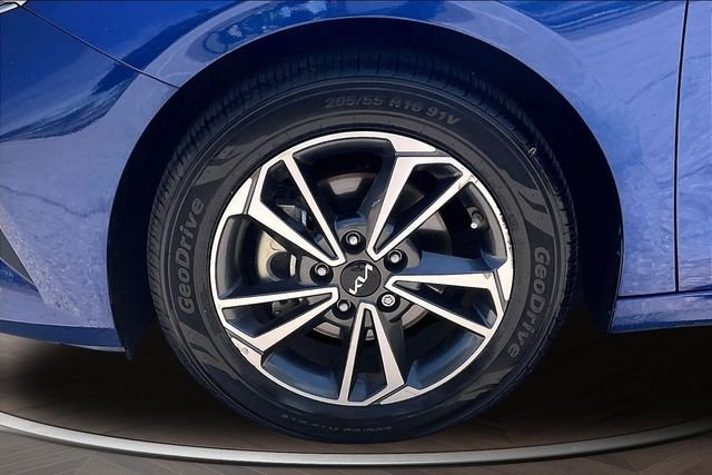 Used 2023 Blue Kia LXS image 8