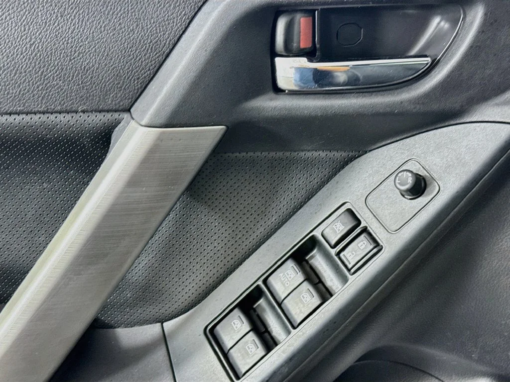 Used 2015 Silver Subaru 2.5i Touring image 21