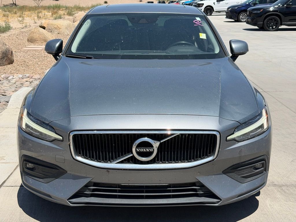 Used 2021 Gray Volvo T5 Momentum image 3