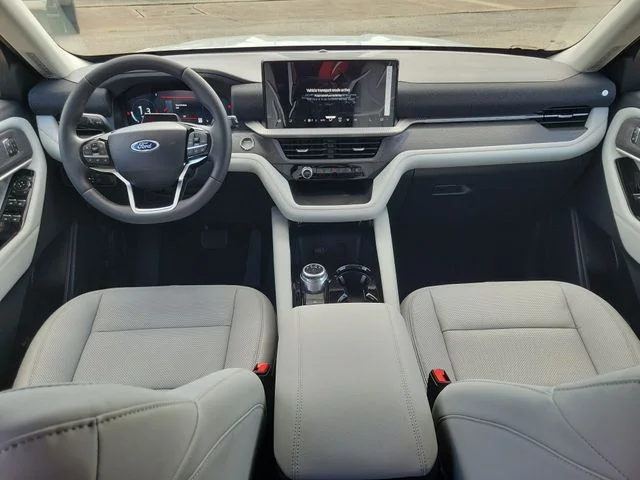 New 2026 Star White Metallic Tri-Coat Ford Platinum™ image 14