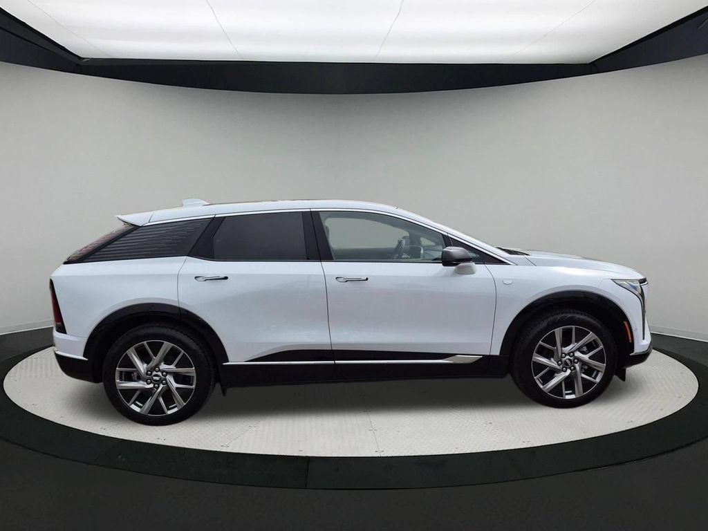 2027 Cadillac OPTIQ Luxury - Photo 6