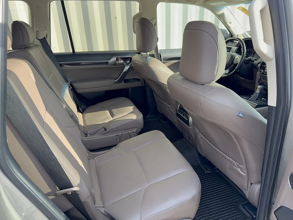 Used 2023 Atomic Silver Lexus Luxury image 4