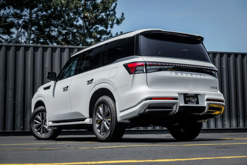 New 2027 RADIANT WHITE INFINITI Pure 4WD image 2