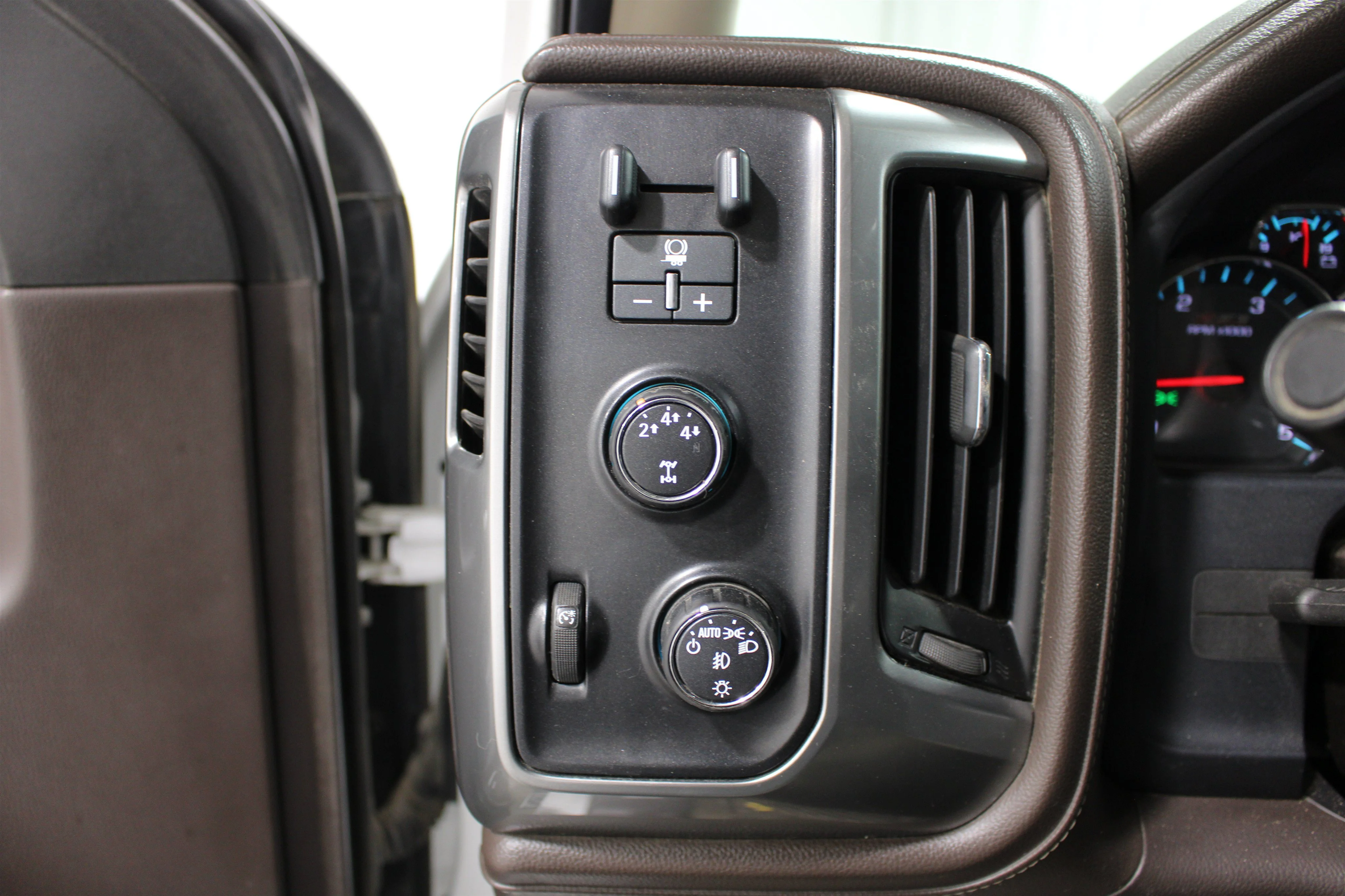 2016 Chevrolet Silverado 2500HD LTZ - Photo 8