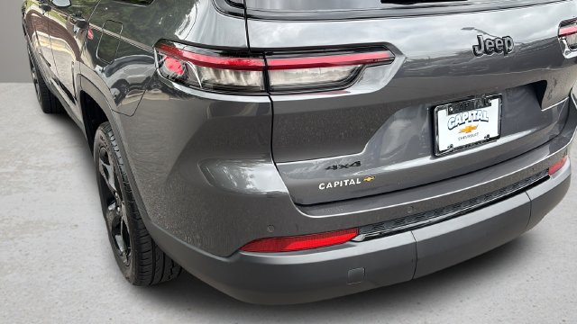 Used 2023 Gray Jeep Altitude image 38