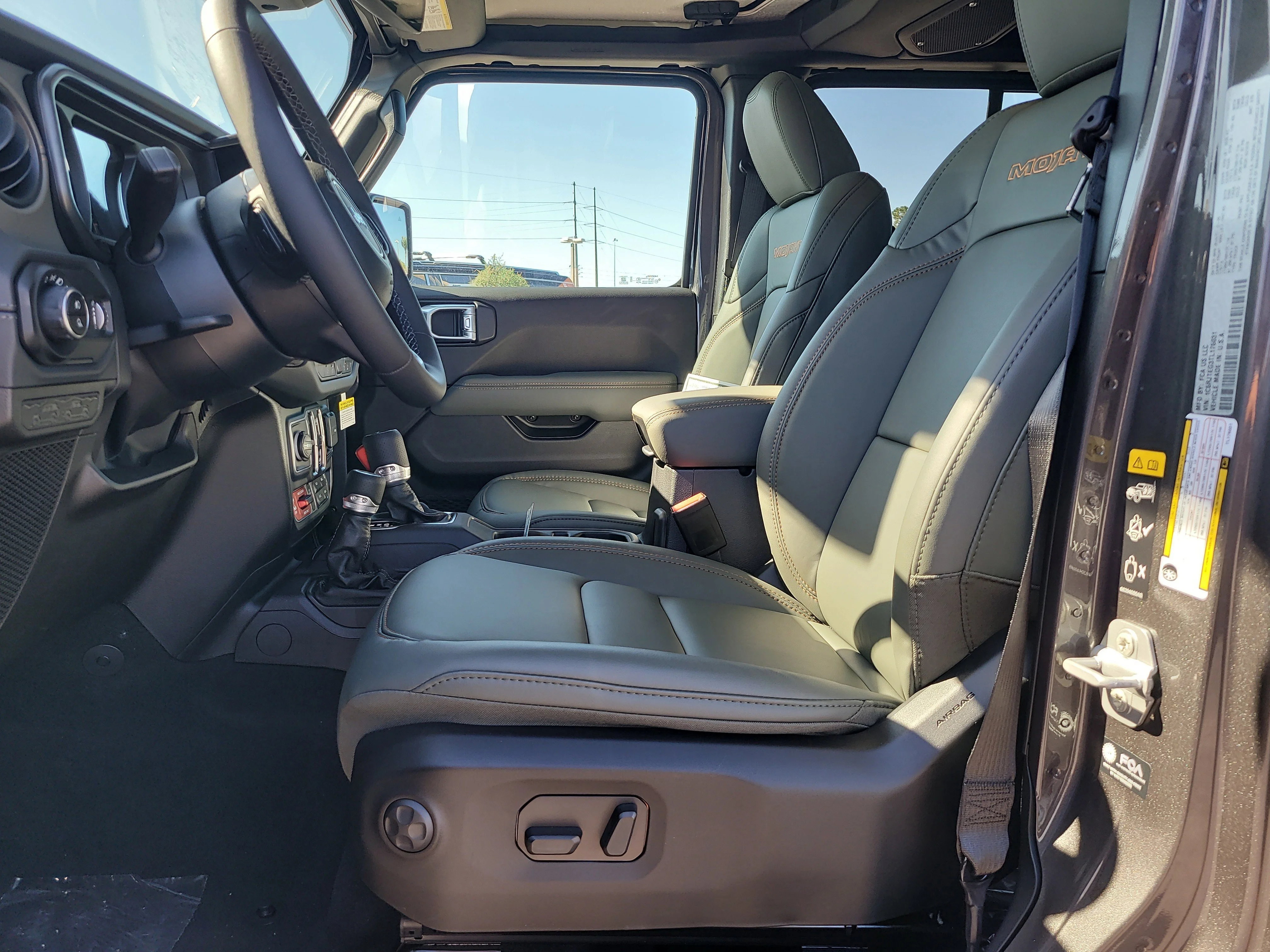 New 2026 Granite Crystal Metallic Clearcoat Jeep Mojave X image 13