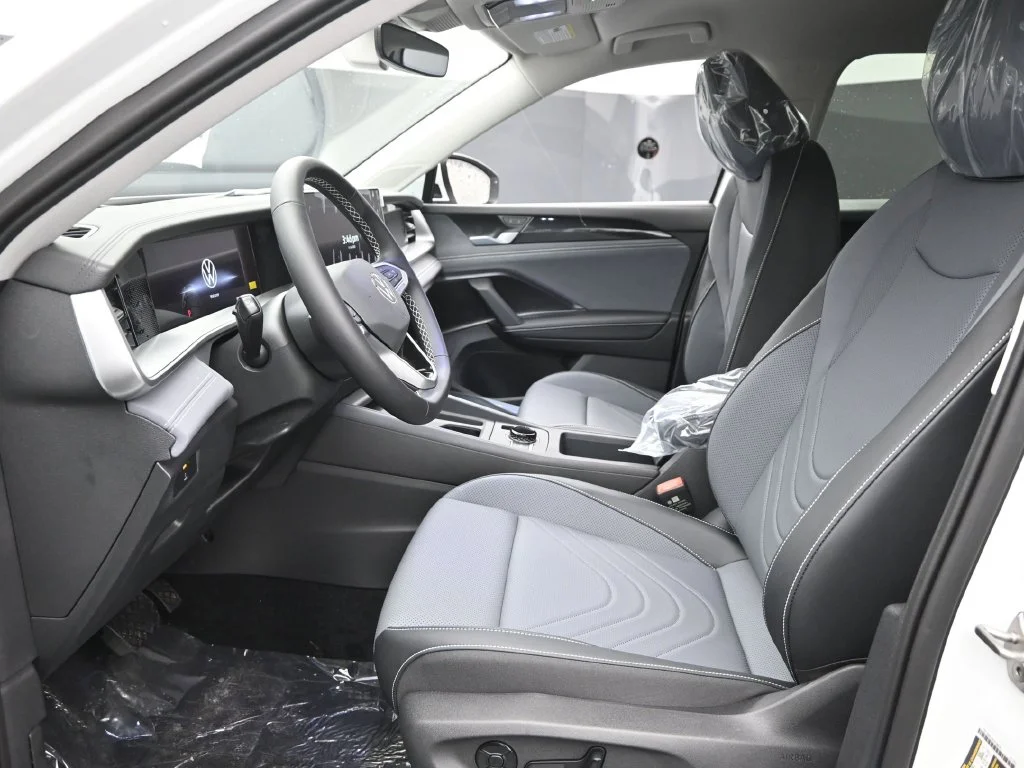 New 2026 White/off-white Volkswagen SE image 16