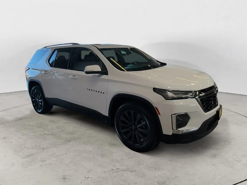 Used 2023 SUMMIT WHITE Chevrolet RS image 3