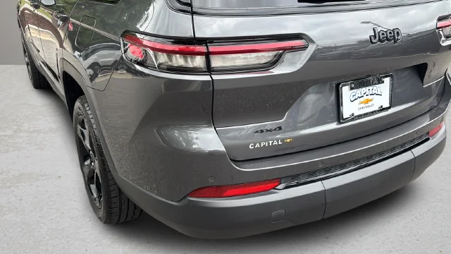 Used 2023 Gray Jeep Altitude image 38