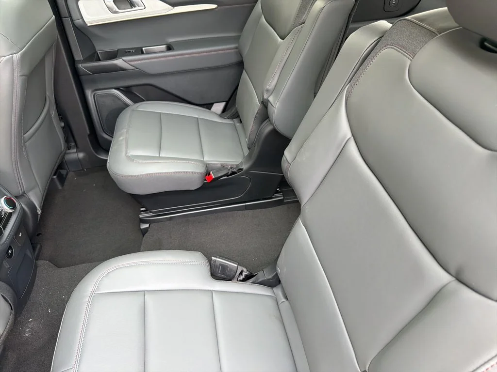 New 2026 Star White Metallic Tri-Coat Ford Active image 10