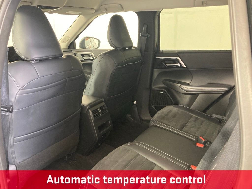 Used 2025 Gray Mitsubishi SE image 12