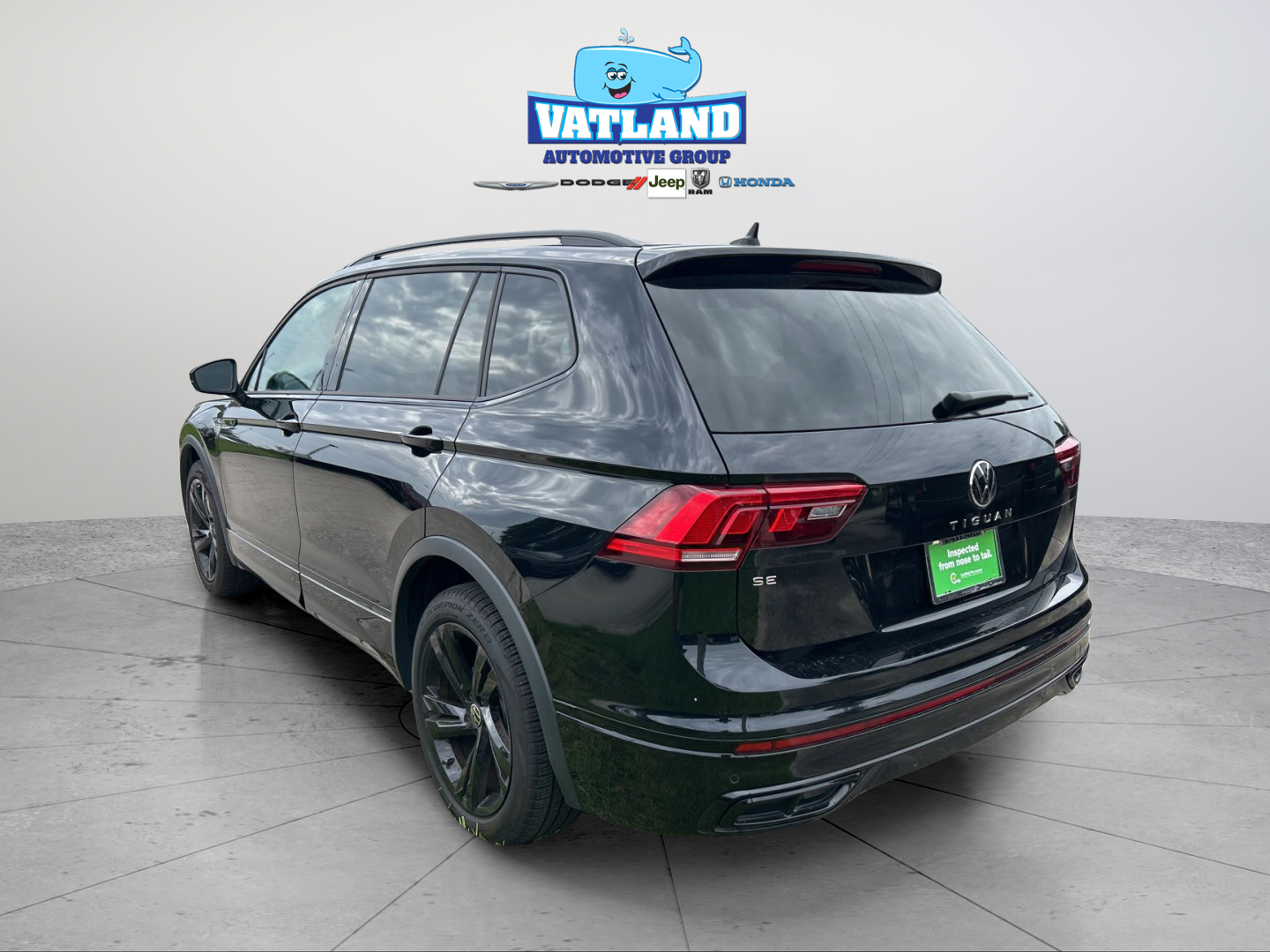 Used 2024 Black Volkswagen 2.0T SE R-Line Black image 3