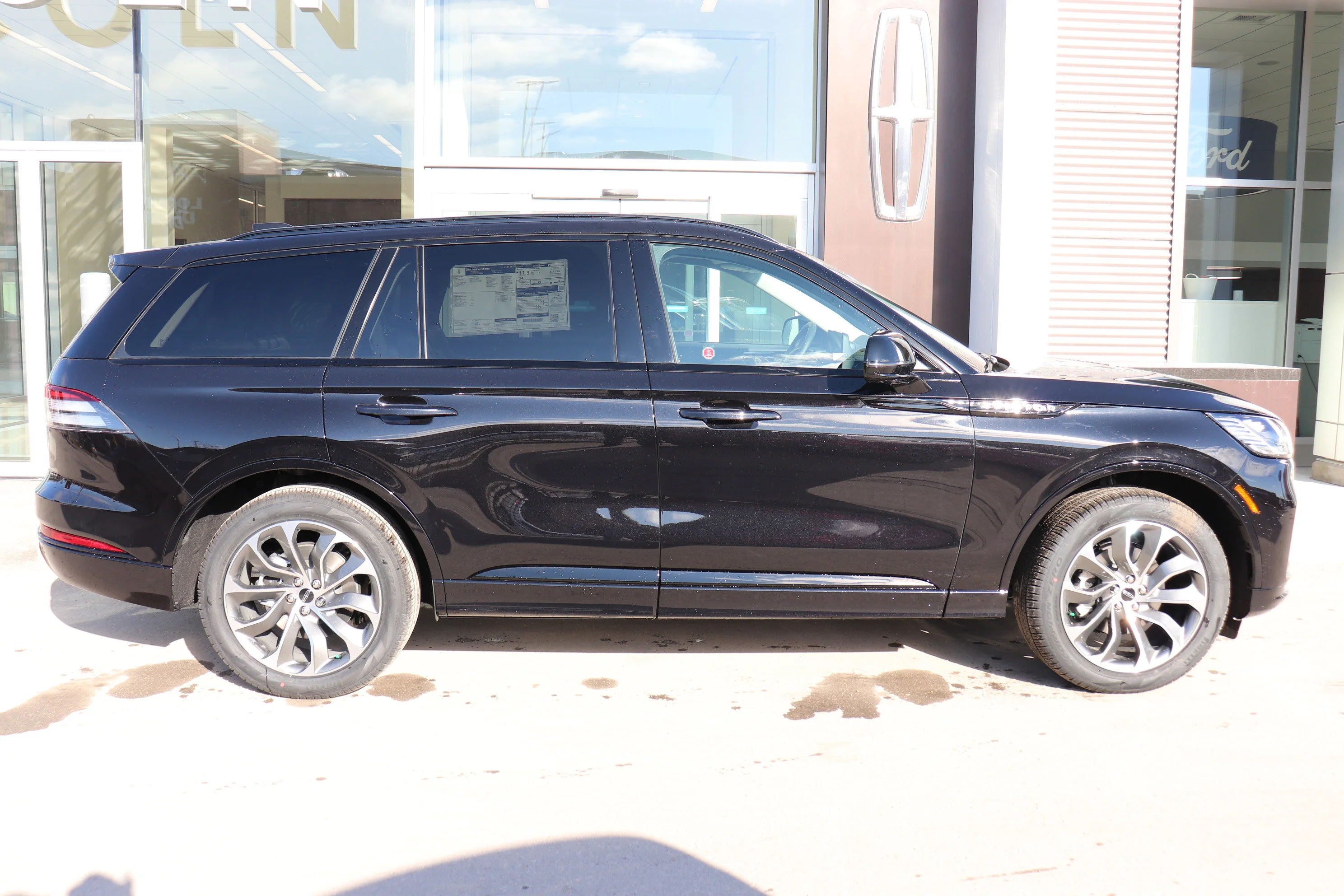 New 2026 INFINITE BLACK MET CC Lincoln Premiere image 3