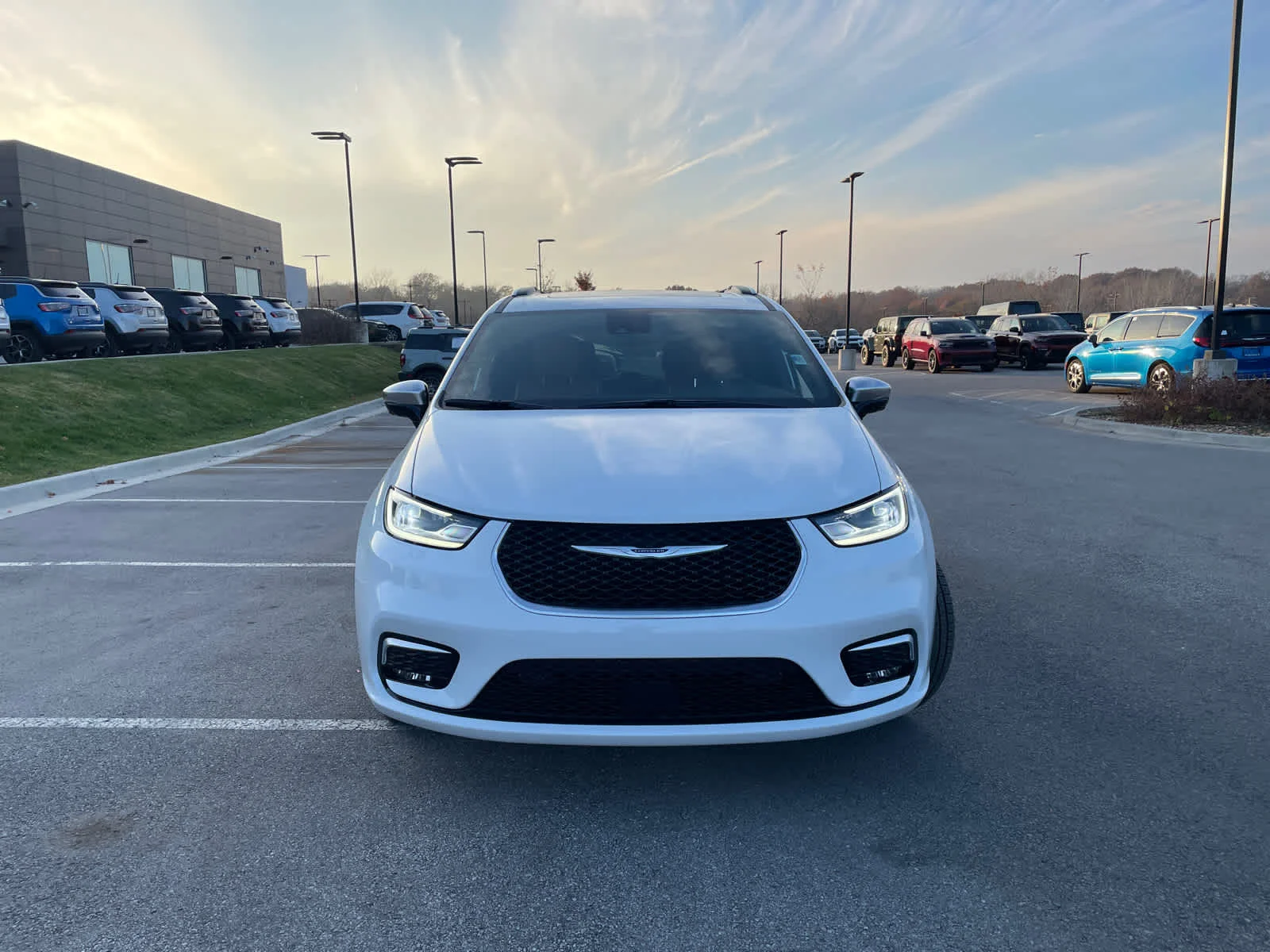 New 2026 Bright White Clearcoat Chrysler Pinnacle image 3