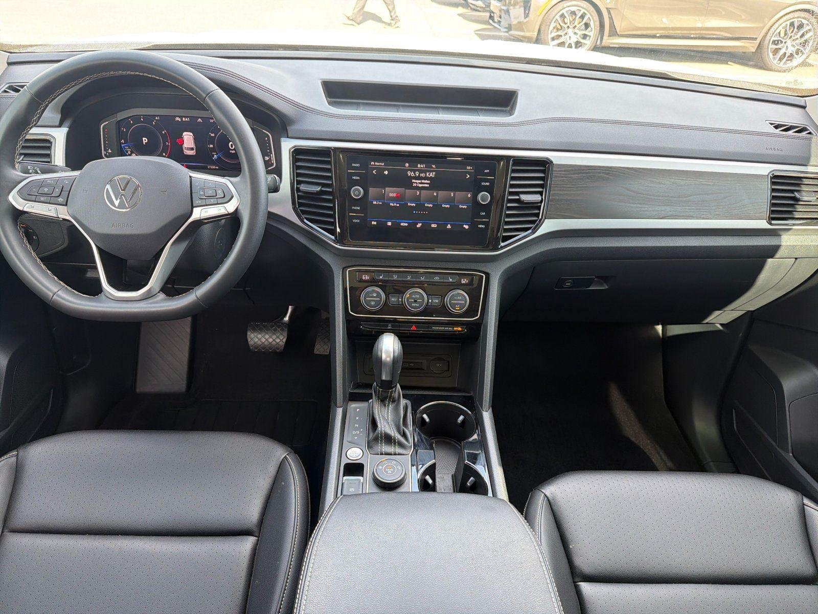 Used 2023 Pure White Volkswagen 3.6L V6 SE w/Technology image 33