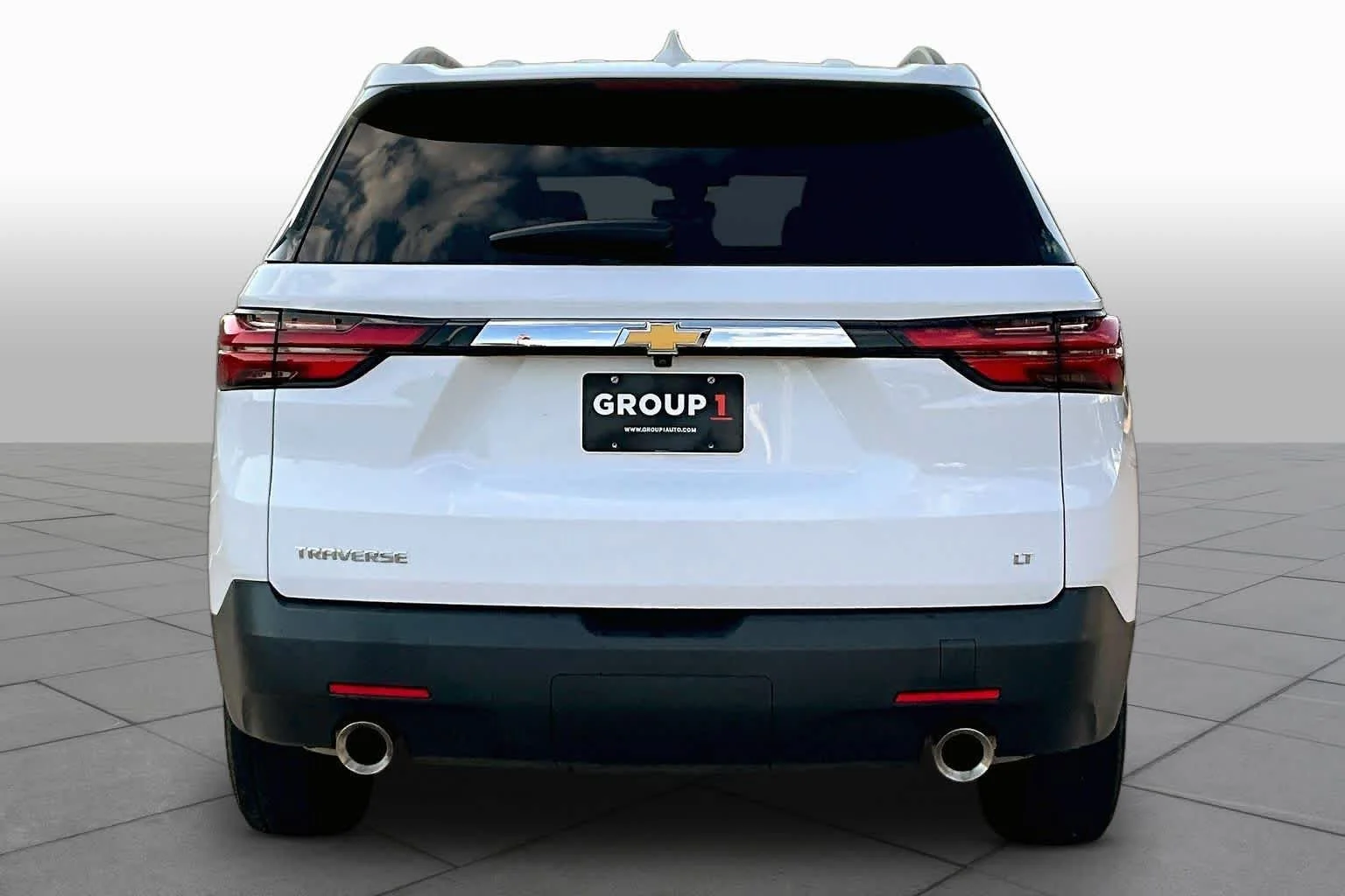 Used 2023 Summit White Chevrolet LT Cloth image 4