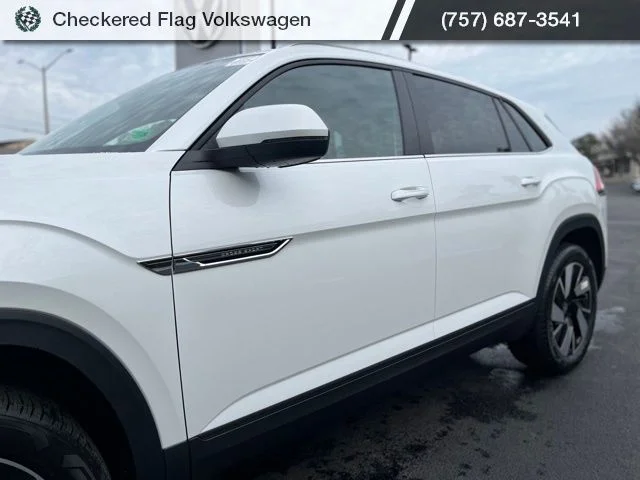 New 2026 White Volkswagen 2.0T SE w/Technology image 4