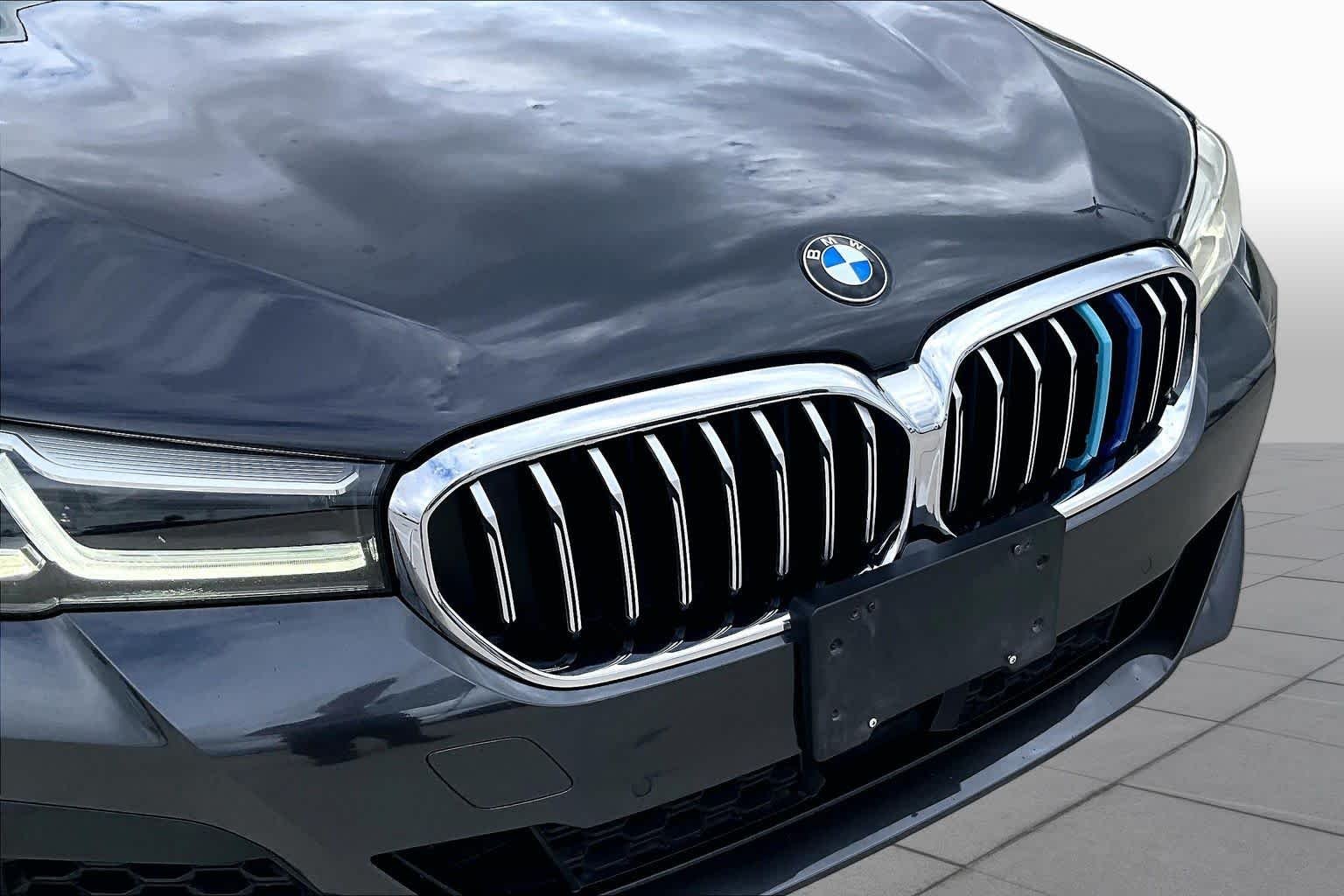 Used 2022 Dark Graphite Metallic BMW 540i image 28