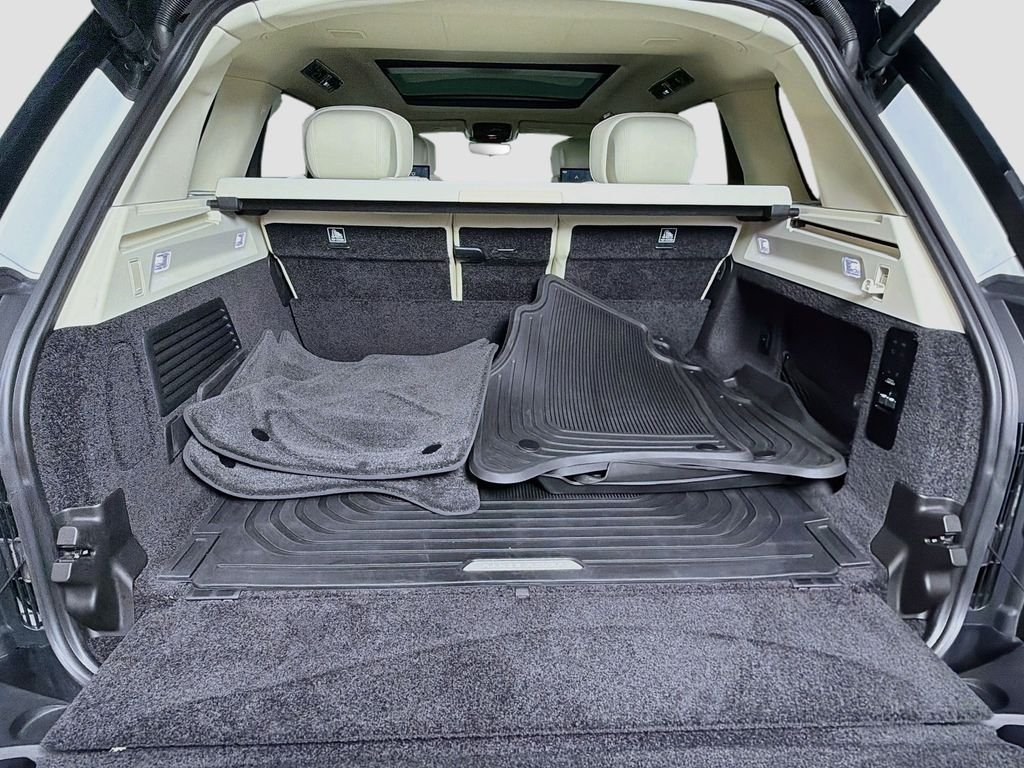 Certified Used 2024 White Land Rover Autobiography image 29