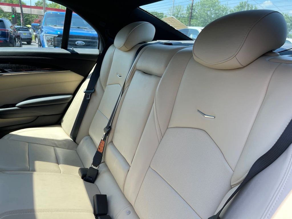 Used 2018 Crystal White Tricoat Cadillac 3.6L Luxury image 9